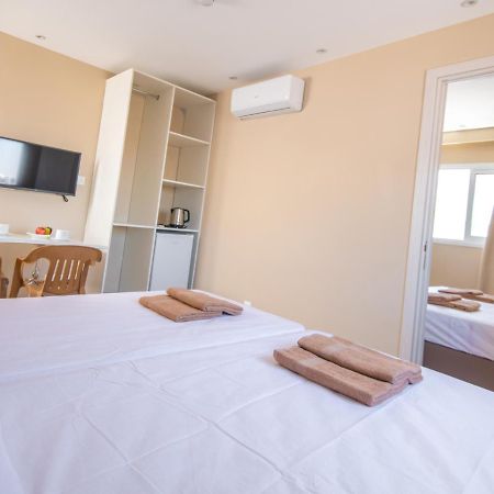 איה נאפה Marisa Napa Suites מראה חיצוני תמונה