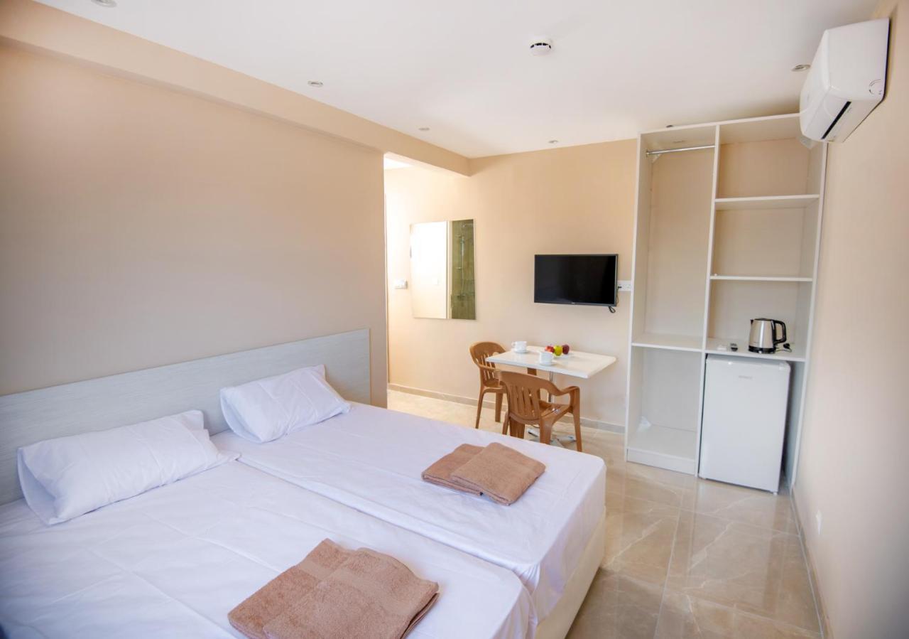 איה נאפה Marisa Napa Suites מראה חיצוני תמונה